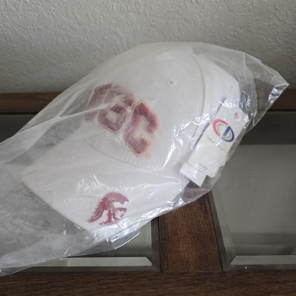 NEW vintage 90's USC Trojans adjustable ball cap. - Picture 10 of 10
